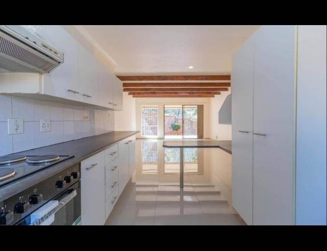 2 BEDROOM TOWNHOUSE FOR SALE IN GLENVISTA